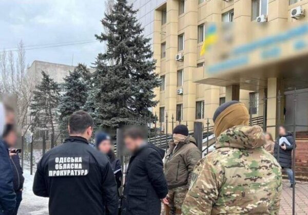 В Одессе работник суда "предупреждал" уголовников о запланированных обысках В Одессе работник суда "предупреждал" уголовников о запланированных обысках