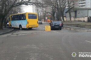 В Одессе в одно ДТП попали маршрутка и пять автомобилей В Одессе в одно ДТП попали маршрутка и пять автомобилей