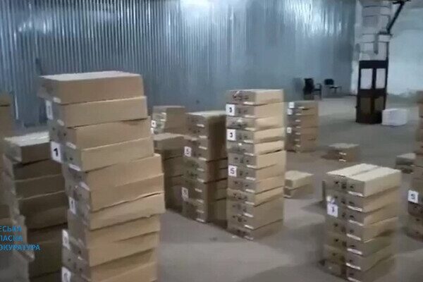 В Одессе нашли склад безакцизных сигарет и табака на почти 103 миллионов В Одессе нашли склад безакцизных сигарет и табака на почти 103 миллионов