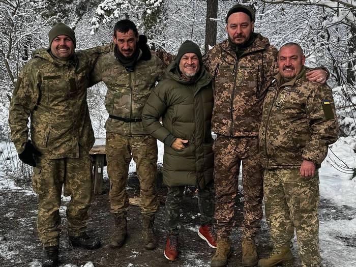Мільйон гривень на дрони: відомий шеф-кухар повернувся з поїздки на фронт