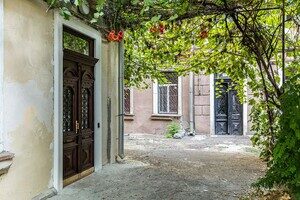 В Одессе отреставрировали еще одну старинную дверь В Одессе отреставрировали еще одну старинную дверь