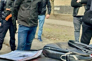 В Одессе задержали коммунальщика, собиравшего "дань" со стихийных торговцев В Одессе задержали коммунальщика, собиравшего "дань" со стихийных торговцев