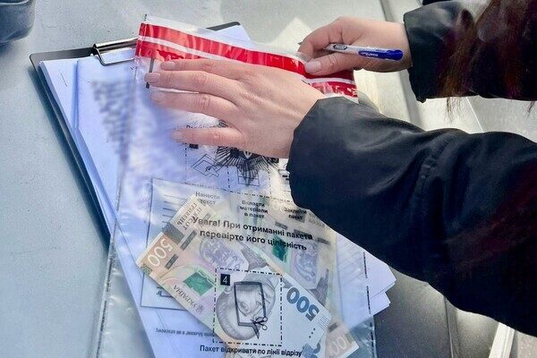 В Одессе задержали коммунальщика, собиравшего "дань" со стихийных торговцев В Одессе задержали коммунальщика, собиравшего "дань" со стихийных торговцев
