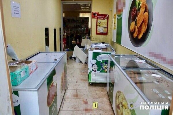 На Фонтанской дороге женщина ножом порезала двух коллег На Фонтанской дороге женщина ножом порезала двух коллег