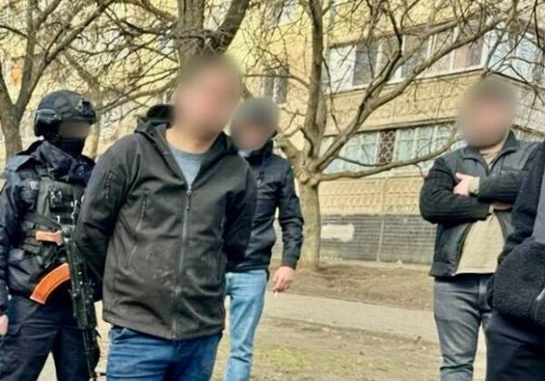 В Одессе задержали коммунальщика, собиравшего "дань" со стихийных торговцев В Одессе задержали коммунальщика, собиравшего "дань" со стихийных торговцев