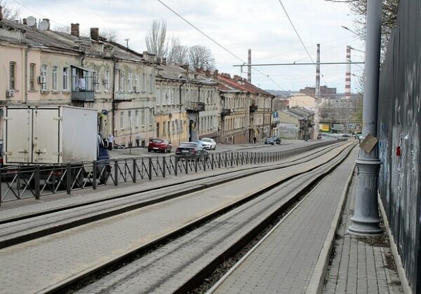 Повторный ремонт спуска Маринеско: в мэрии утверждают, что виновата война Повторный ремонт спуска Маринеско: в мэрии утверждают, что виновата война