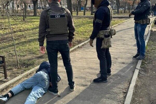В Одессе разоблачили преступную группировку, которая сбывала оружие и боеприпасы с фронта В Одессе разоблачили преступную группировку, которая сбывала оружие и боеприпасы с фронта