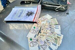 В Одессе задержали коммунальщика, собиравшего "дань" со стихийных торговцев В Одессе задержали коммунальщика, собиравшего "дань" со стихийных торговцев