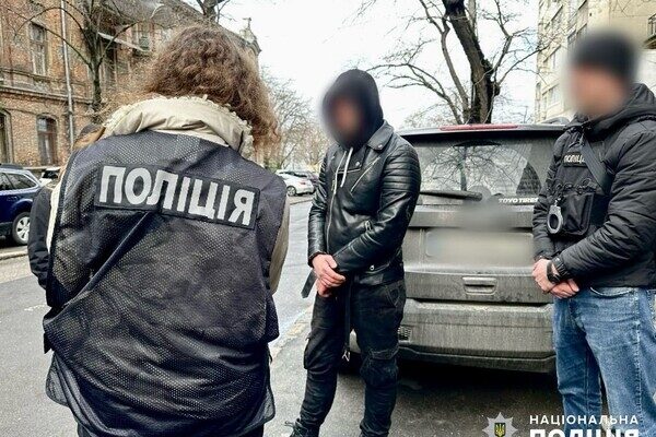 Одессит предлагал за взятку за членство в организации "антикоррупционеров" Одессит предлагал за взятку за членство в организации "антикоррупционеров"