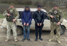 Маскировались при помощи перьев: в Одесской области задержали двух уклонистов