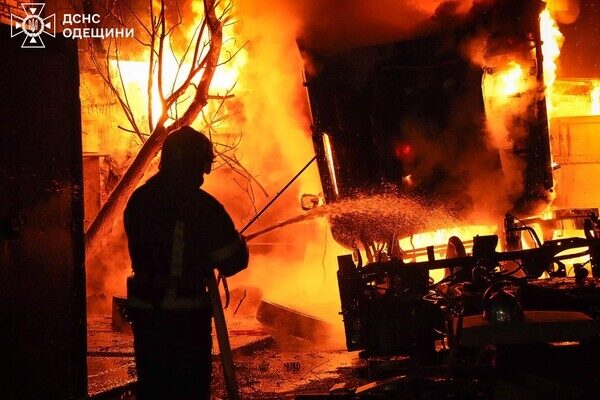 Масштабный пожар на СТО в Одессе: стала известна причина Масштабный пожар на СТО в Одессе: стала известна причина
