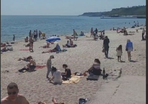 В Одессе раньше времени начался пляжный сезон В Одессе раньше времени начался пляжный сезон