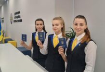 В «Паспортном сервисе» рассказали, какие категории мужчин смогут получить паспорт за границей