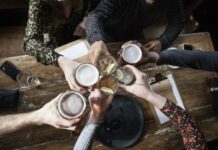 К курортному сезону: в Одессе продолжили время продажи алкоголя в магазинах и заведениях