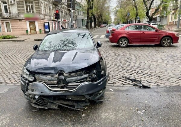 В центре Одессы на тротуаре сбили девочку: в каком состоянии ребенок В центре Одессы на тротуаре сбили девочку: в каком состоянии ребенок