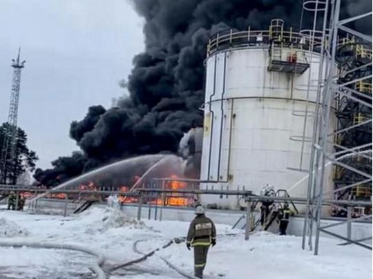 Удари українських дронів по нафтопереробних заводах рф: чому це важливо
