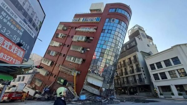 Землетрясение на Тайване: спасательные работы и последствия Землетрясение на Тайване: спасательные работы и последствия