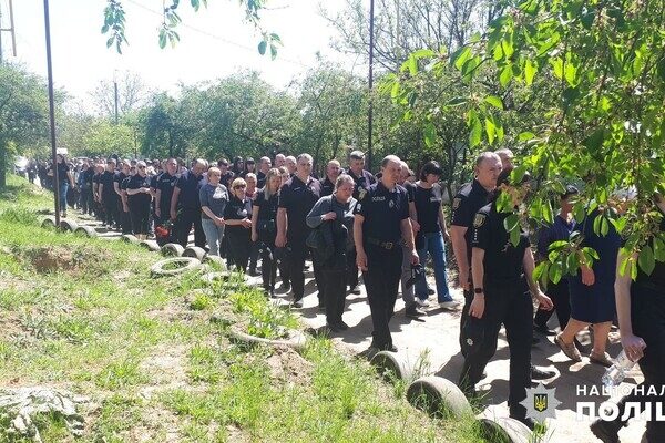 Простились со следователем полиции, который погиб из-за вражеских обстрелов Одессы Простились со следователем полиции, который погиб из-за вражеских обстрелов Одессы