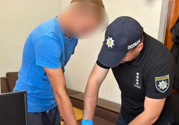 В Одессе задержали 18-летнего парня, который ограбил женщину, чтобы избежать мобилизации В Одессе задержали 18-летнего парня, который ограбил женщину, чтобы избежать мобилизации