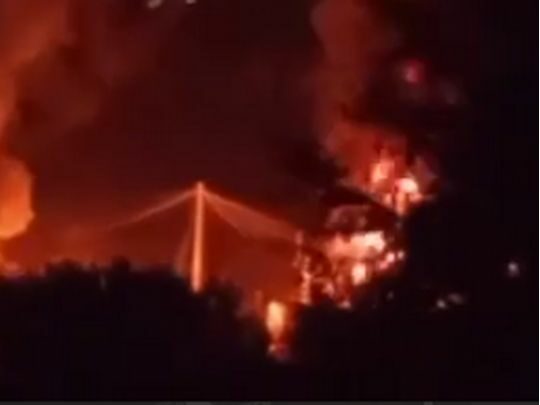 Під курском після атаки дронів горить нафтобаза (відео)
