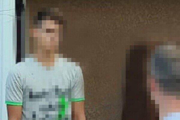 В Одессе и области подростки и молодой парень снова поджигали авто военных В Одессе и области подростки и молодой парень снова поджигали авто военных