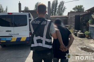 В Одессе мужчина угрожал продавщице гранатой (фото, видео) В Одессе мужчина угрожал продавщице гранатой (фото, видео)