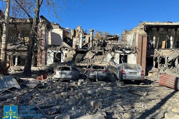 На месте "прилета" в Одессе развернули штаб помощи, прокуратура начала расследование (обновлено) На месте "прилета" в Одессе развернули штаб помощи, прокуратура начала расследование (обновлено)