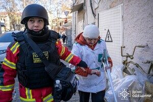 На месте "прилета" в Одессе развернули штаб помощи, прокуратура начала расследование (обновлено) На месте "прилета" в Одессе развернули штаб помощи, прокуратура начала расследование (обновлено)
