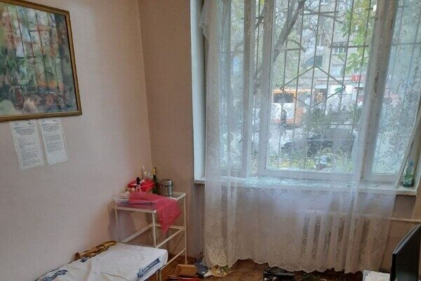 От вчерашнего обстрела в Одессе пострадал роддом От вчерашнего обстрела в Одессе пострадал роддом