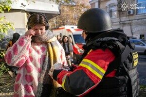 На месте "прилета" в Одессе развернули штаб помощи, прокуратура начала расследование (обновлено) На месте "прилета" в Одессе развернули штаб помощи, прокуратура начала расследование (обновлено)
