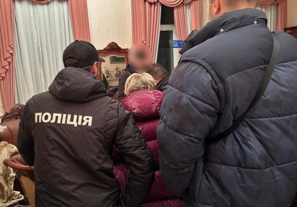 В Черноморске задержали врача детской больницы, которая "рисовала" справки о госпитализации В Черноморске задержали врача детской больницы, которая "рисовала" справки о госпитализации