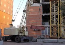 Как восстанавливают многоэтажку на Средней, поврежденный в результате российской атаки