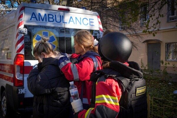 На месте "прилета" в Одессе развернули штаб помощи, прокуратура начала расследование (обновлено) На месте "прилета" в Одессе развернули штаб помощи, прокуратура начала расследование (обновлено)