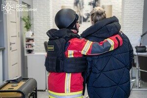 На месте "прилета" в Одессе развернули штаб помощи, прокуратура начала расследование (обновлено) На месте "прилета" в Одессе развернули штаб помощи, прокуратура начала расследование (обновлено)
