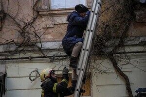 В Одессе обрушилась часть дома, который пострадал после обстрела В Одессе обрушилась часть дома, который пострадал после обстрела