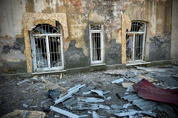 На месте "прилета" в Одессе развернули штаб помощи, прокуратура начала расследование (обновлено) На месте "прилета" в Одессе развернули штаб помощи, прокуратура начала расследование (обновлено)