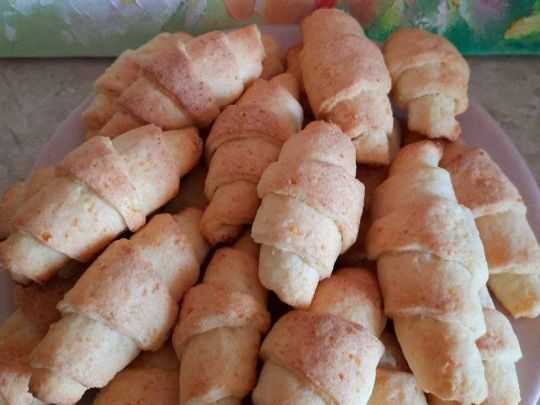 Сирні хрусткі рогалики: діти точно оцінять цю смакоту