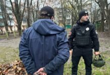 В Одессе возле жилого квартала спецназ КОРД задержал мужчину с боевой гранатой