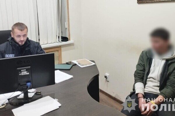 В Одесской области два подростка подожгли почту на заказ В Одесской области два подростка подожгли почту на заказ