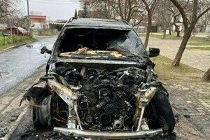 В Одессе двое безработных молодых людей на заказ подожгли BMW В Одессе двое безработных молодых людей на заказ подожгли BMW