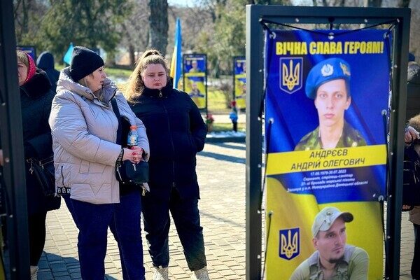 В Одессе на Аллее Героев открыли почти полсотни новых имен В Одессе на Аллее Героев открыли почти полсотни новых имен