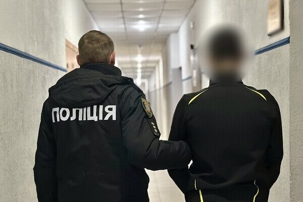 В Одессе задержали подозреваемого в поджоге автомобилей в паркинге в Аркадии В Одессе задержали подозреваемого в поджоге автомобилей в паркинге в Аркадии