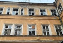 В результате ракетного удара по Одессе потерпело рзрушения общежитие мореходного колледжа