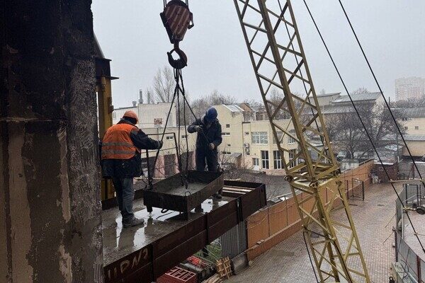 В Одессе восстанавливают 16-этажку, которая разрушилась из-за ракетного удара В Одессе восстанавливают 16-этажку, которая разрушилась из-за ракетного удара