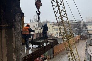 В Одессе восстанавливают 16-этажку, которая разрушилась из-за ракетного удара В Одессе восстанавливают 16-этажку, которая разрушилась из-за ракетного удара