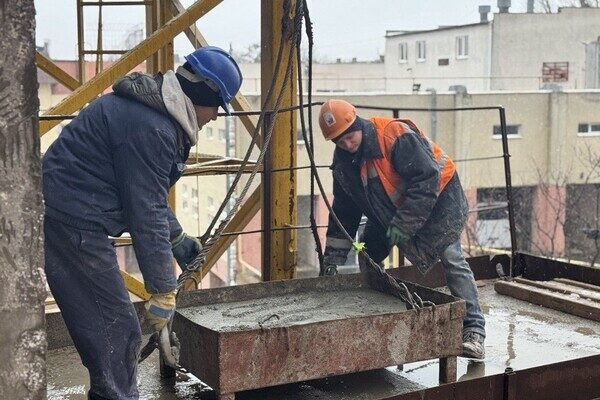 В Одессе восстанавливают 16-этажку, которая разрушилась из-за ракетного удара В Одессе восстанавливают 16-этажку, которая разрушилась из-за ракетного удара