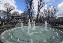 В Одессе запустили фонтан в Городском саду: фотоотчет