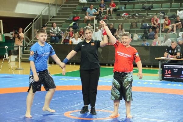 Греплінг. Дитяча ліга: сила, народжена в серцях майбутніх чемпіонів Греплінг. Дитяча ліга: сила, народжена в серцях майбутніх чемпіонів