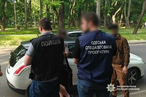 В Одессе мужчина хотел за 40 тысяч долларов купить военные разработки Минобороны В Одессе мужчина хотел за 40 тысяч долларов купить военные разработки Минобороны
