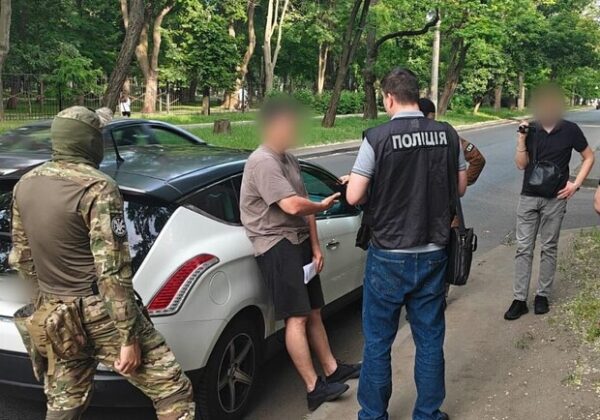 В Одессе мужчина хотел за 40 тысяч долларов купить военные разработки Минобороны В Одессе мужчина хотел за 40 тысяч долларов купить военные разработки Минобороны